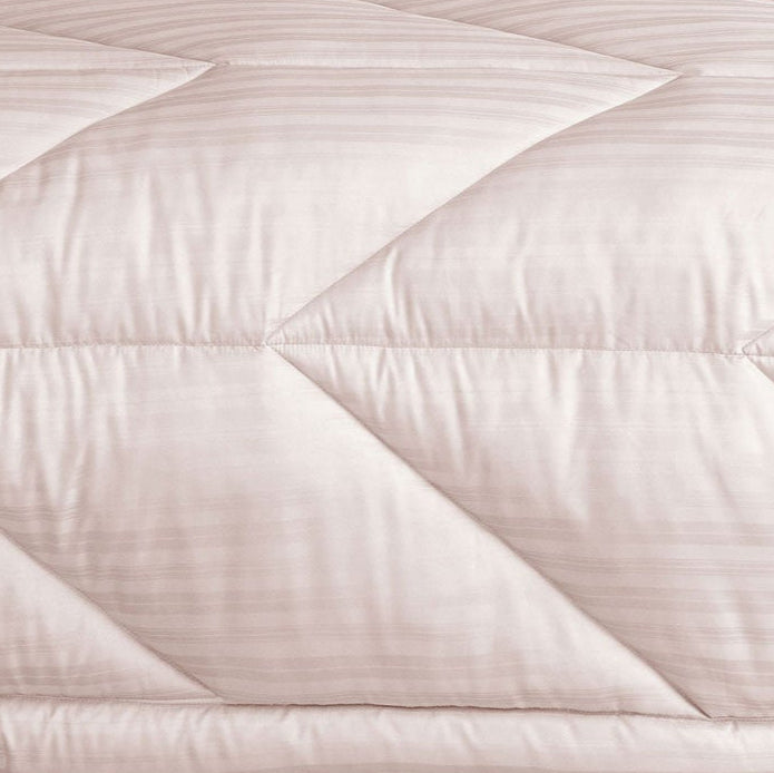 White Cottage Lightweight Ready To Use Quilt, Comforter