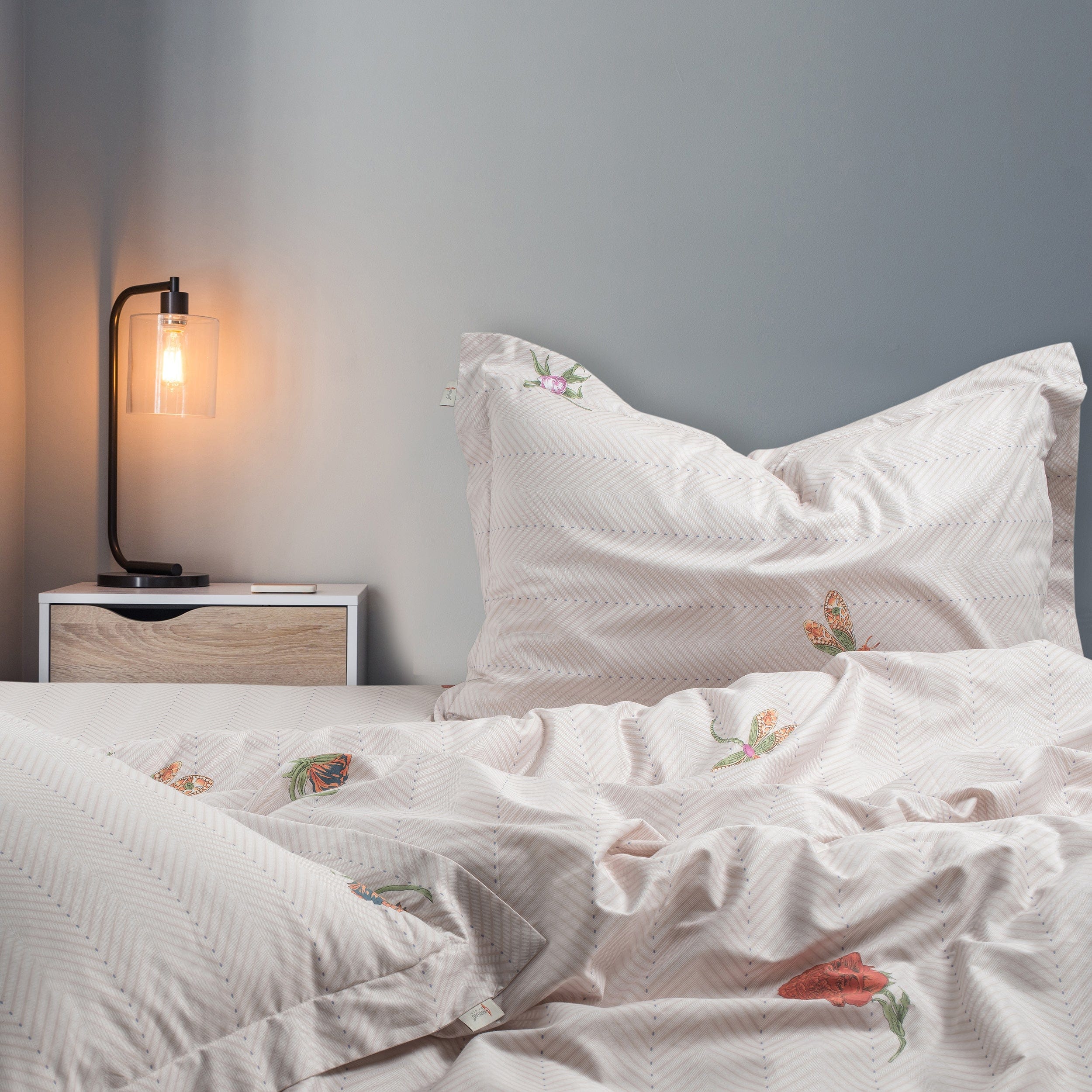 350 Tc Super King Size Bedsheet 2.74Mtr. X 2.74 Mtr. With 2 Pillow Covers