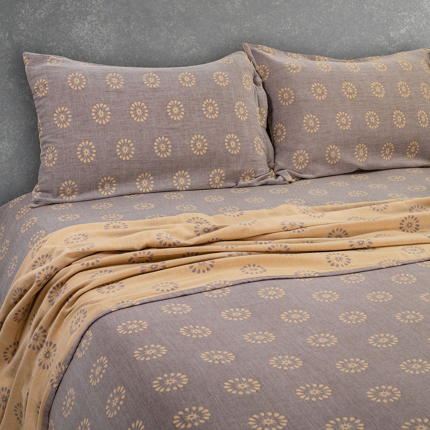 100 % Pre Washed Jacquard Reversible Cotton Bedding
