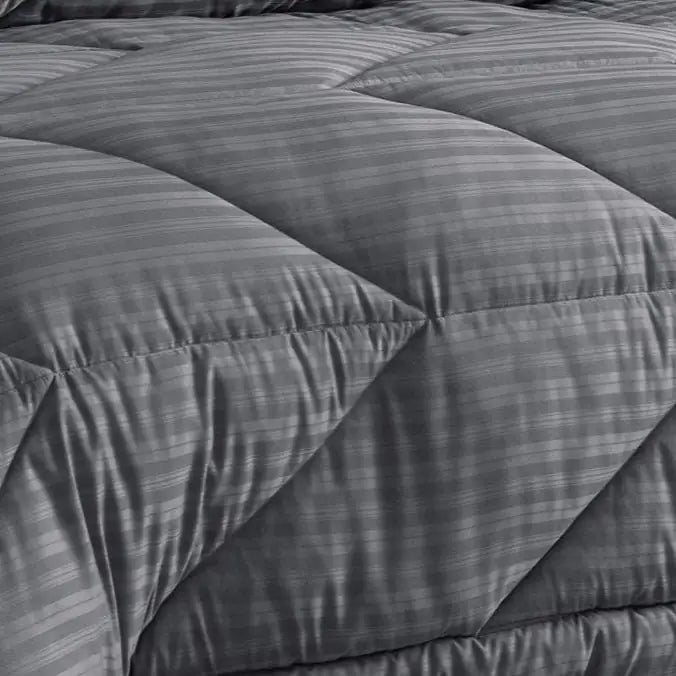 White Cottage Lightweight Quilt/Comforter