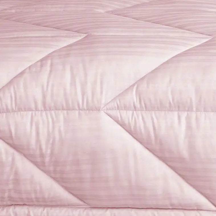 White Cottage Lightweight Quilt/Comforter