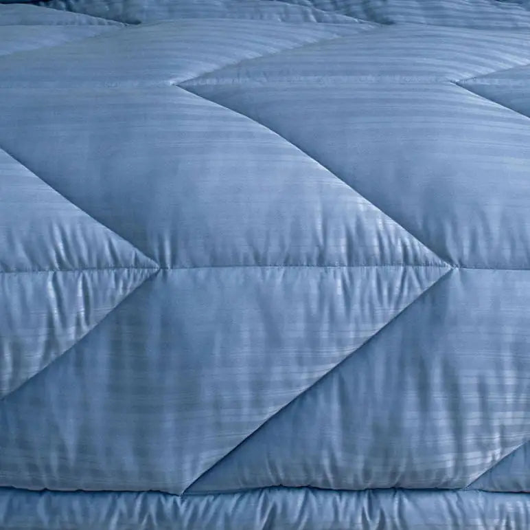 White Cottage Lightweight Quilt/Comforter