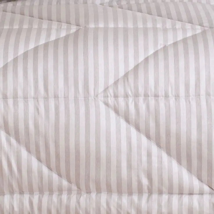 White Cottage Lightweight Quilt/Comforter