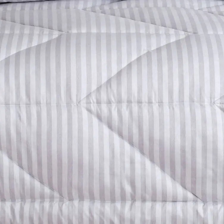 White Cottage Lightweight Quilt/Comforter
