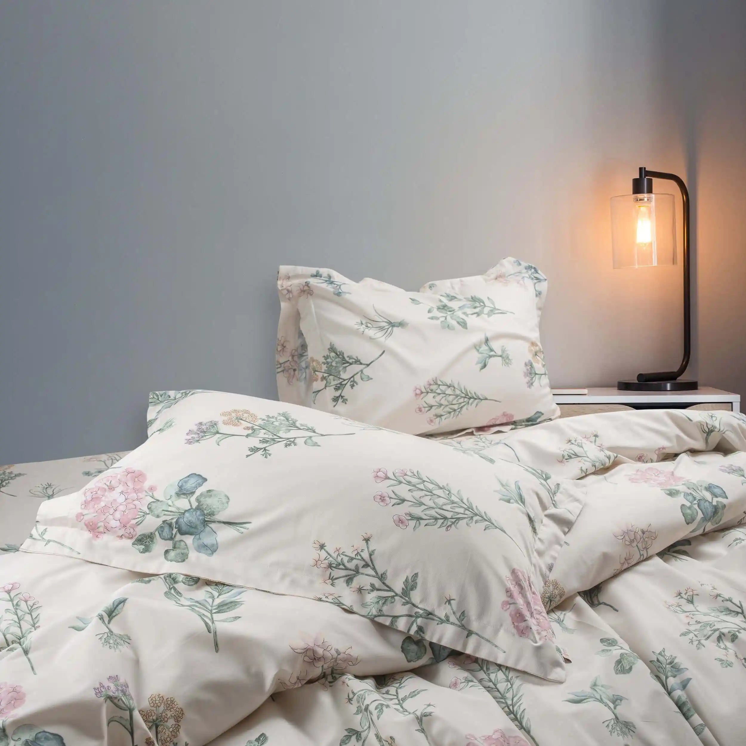 350 Tc Super King Size Bedsheet 2.74Mtr. X 2.74 Mtr. With 2 Pillow Covers