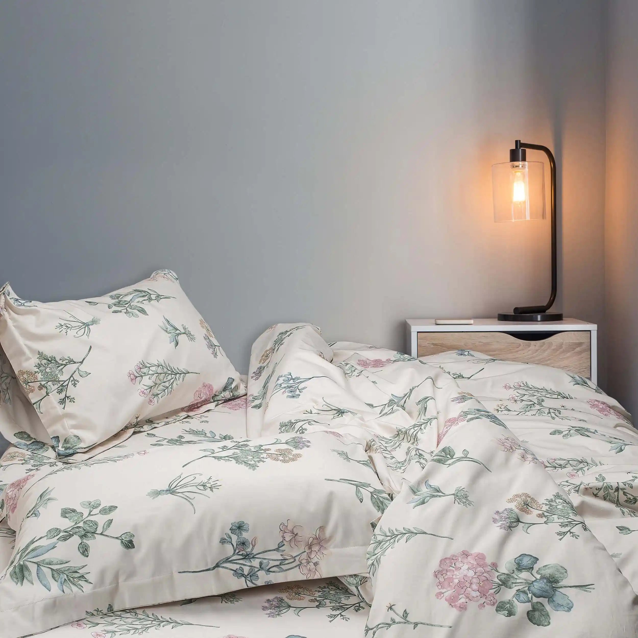 350 Tc Super King Size Bedsheet 2.74Mtr. X 2.74 Mtr. With 2 Pillow Covers