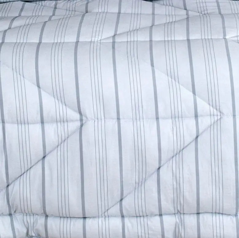 White Cottage Lightweight Quilt/Comforter