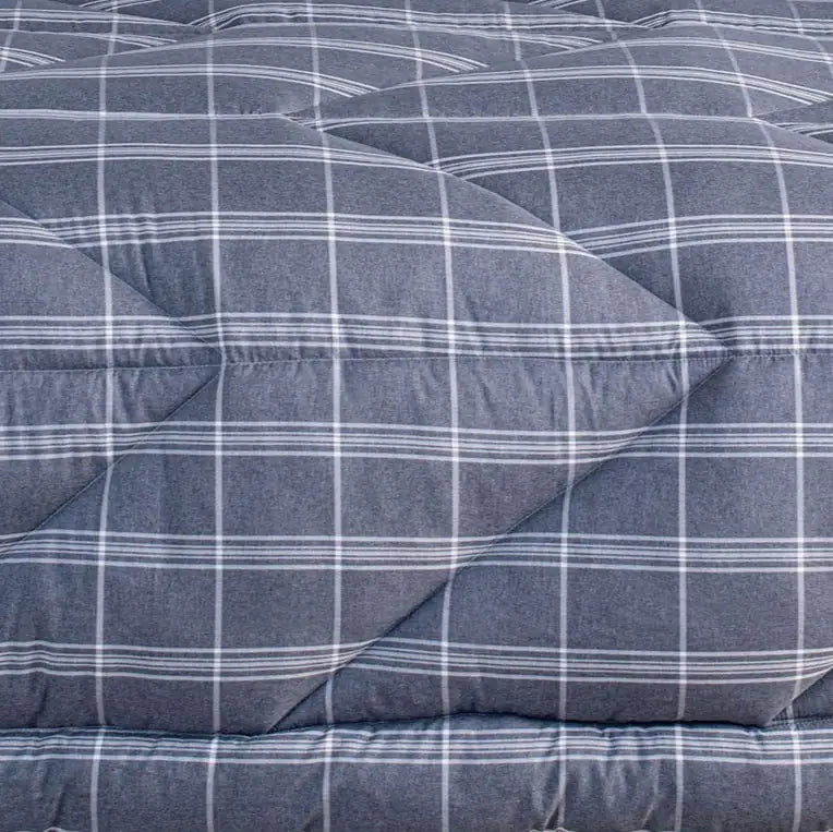 White Cottage Lightweight Quilt/Comforter