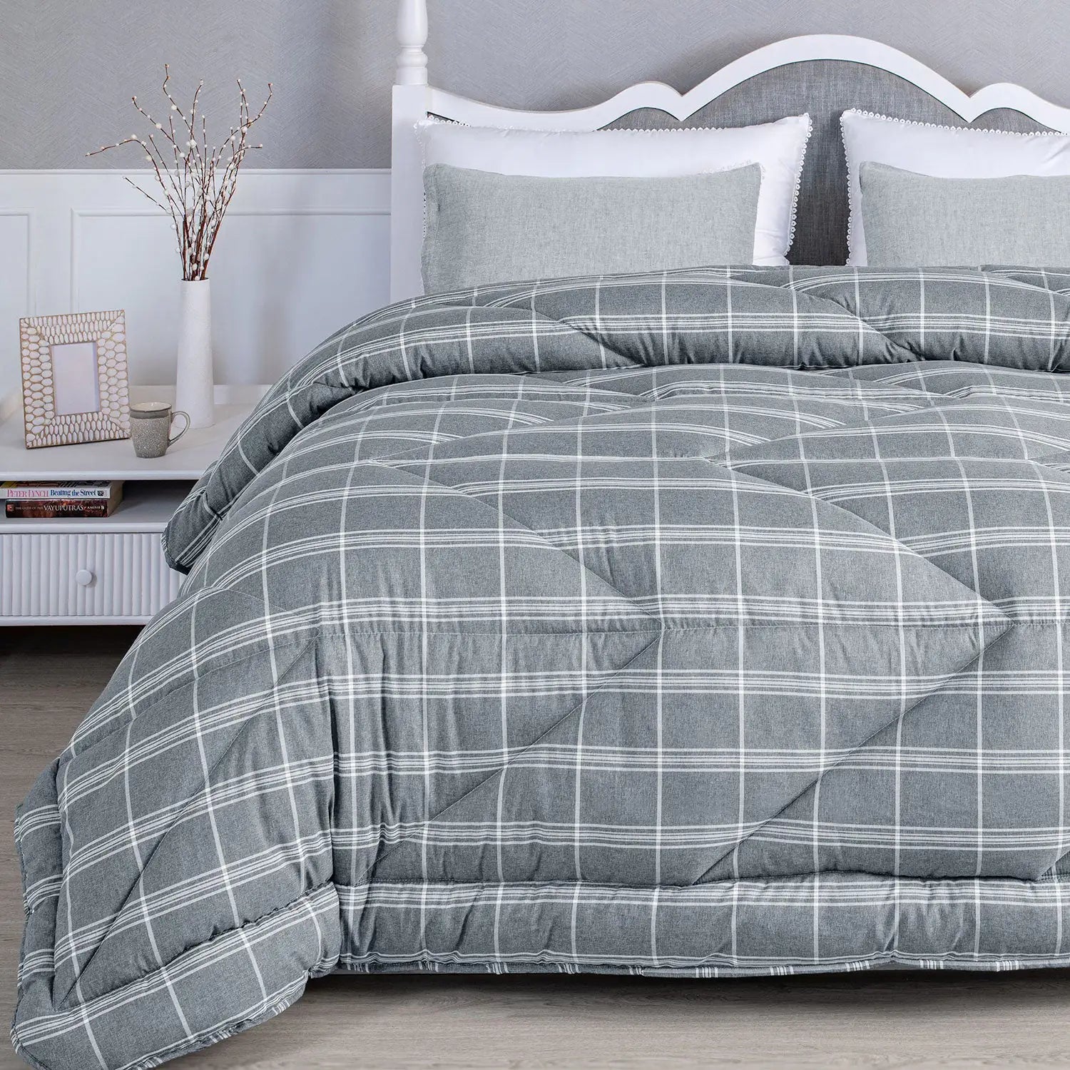 White Cottage Lightweight Quilt/Comforter