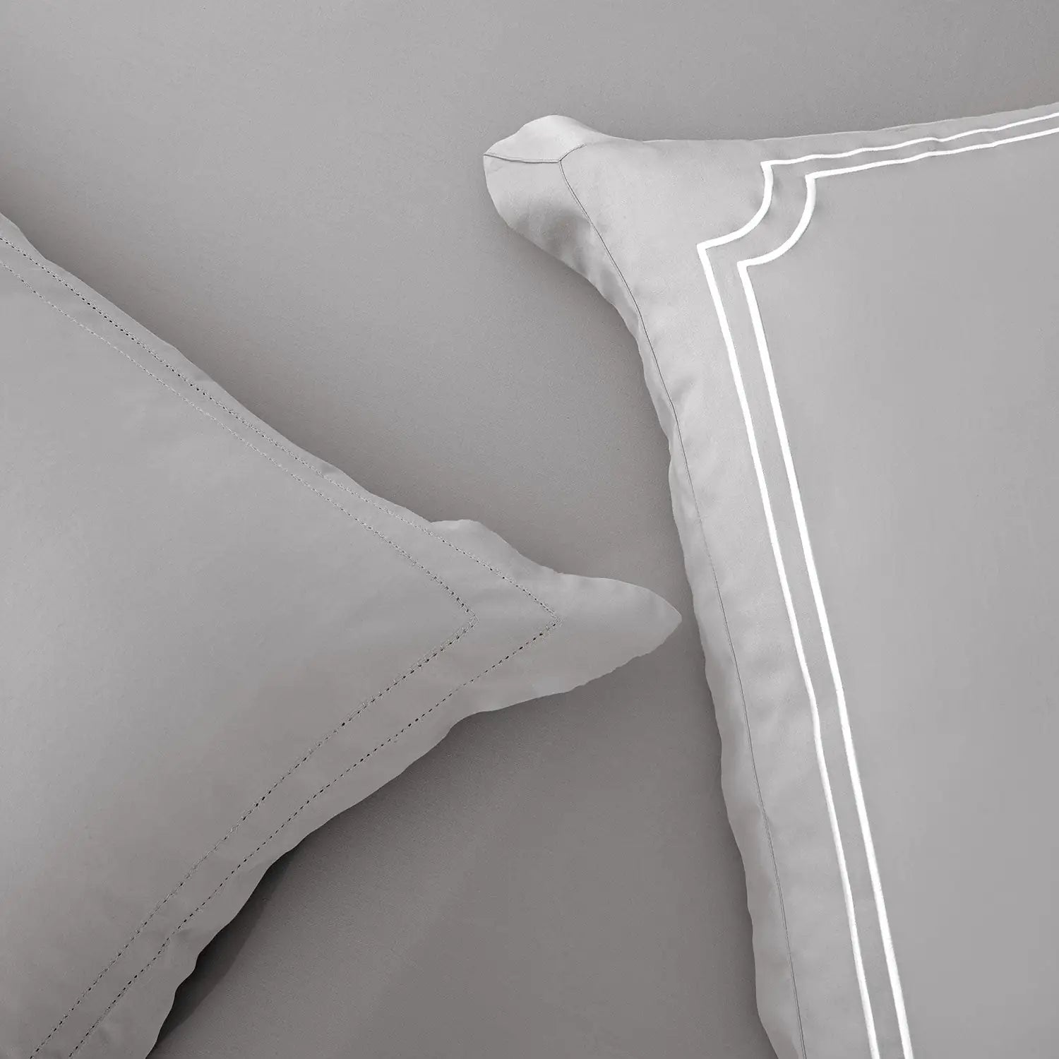 THE TUSCANY EMB. PILLOW COVER- 550 TC