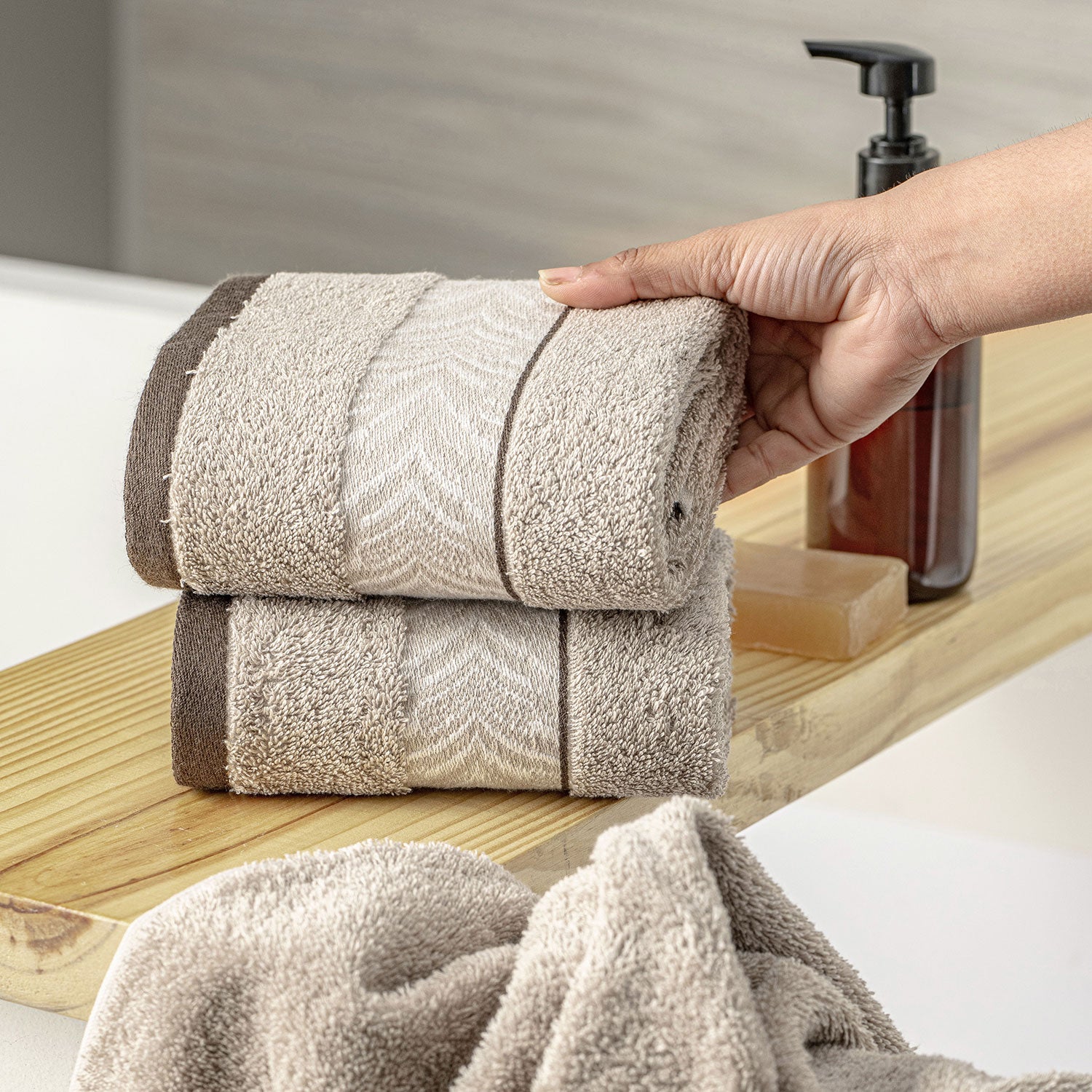 Picasso Hand Towel - Herringbone Border