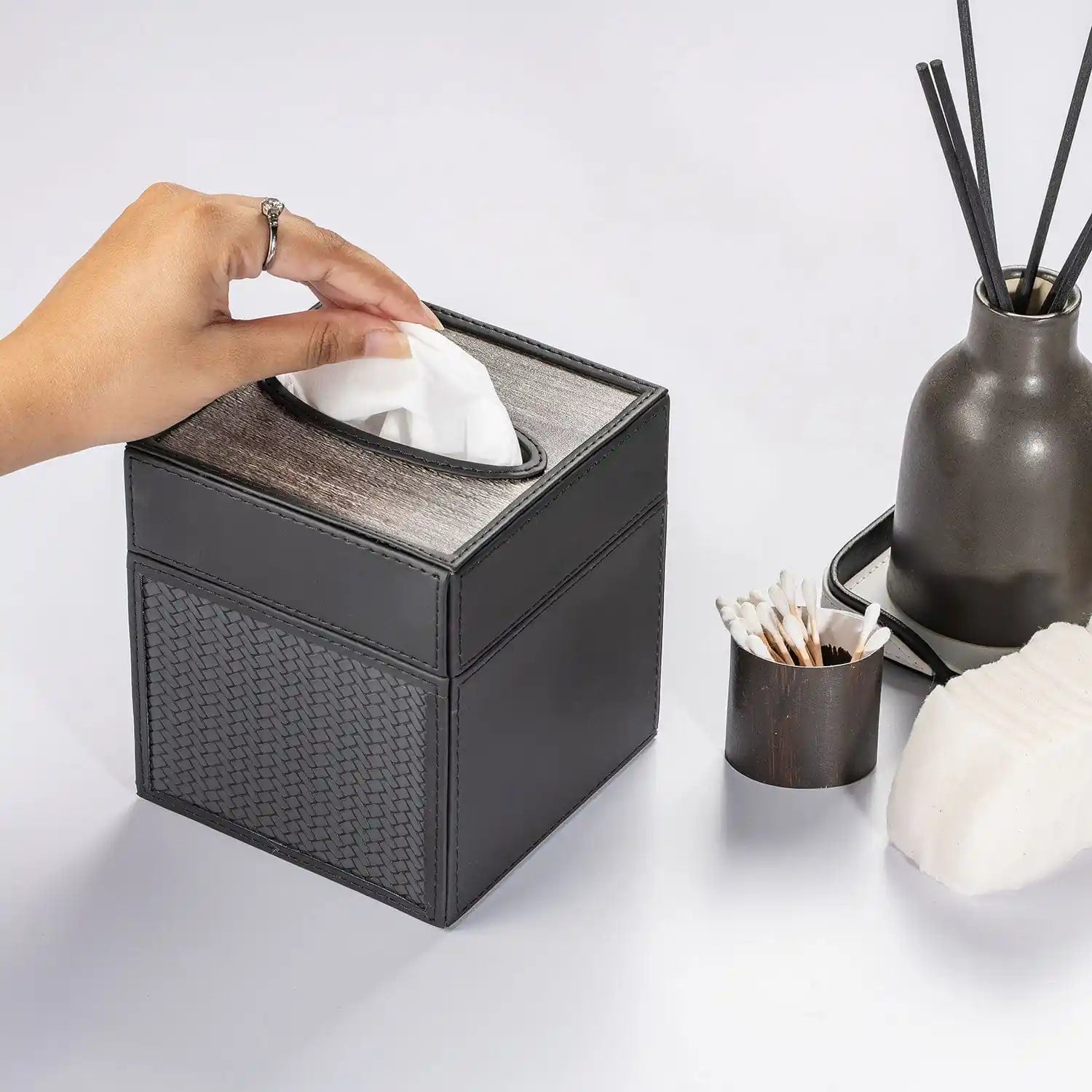 Riggiani Square - Tissue Box