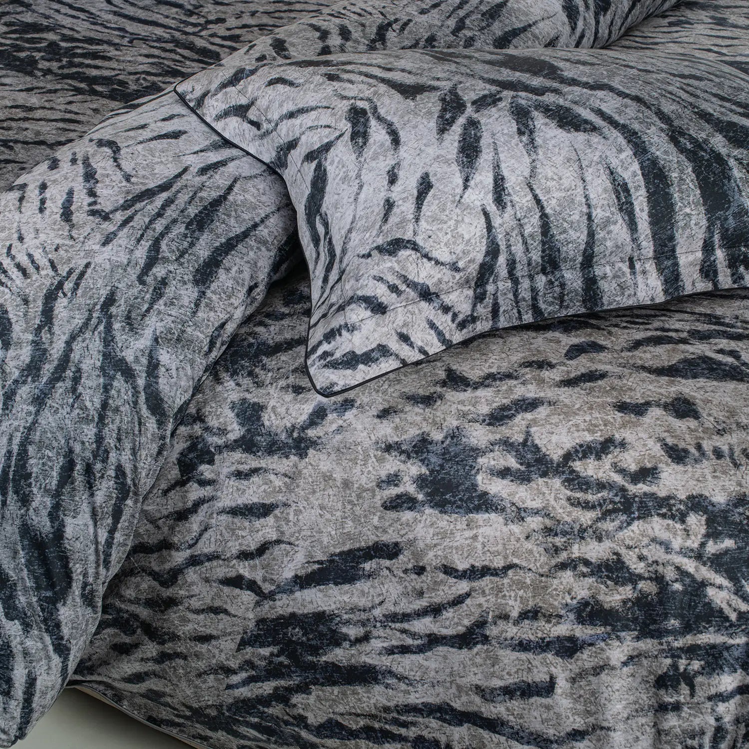 Global Black Duvet/Quilt Cover