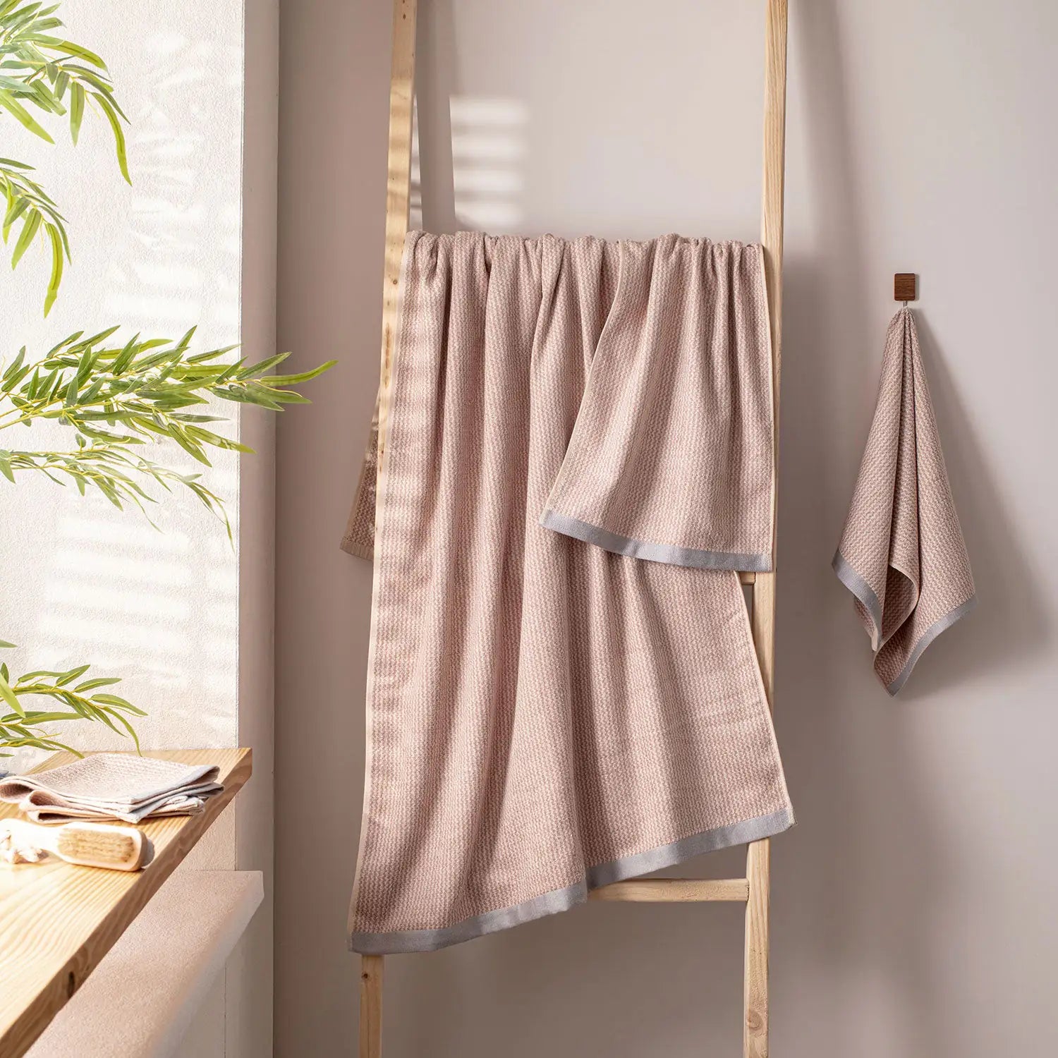 Beige 02