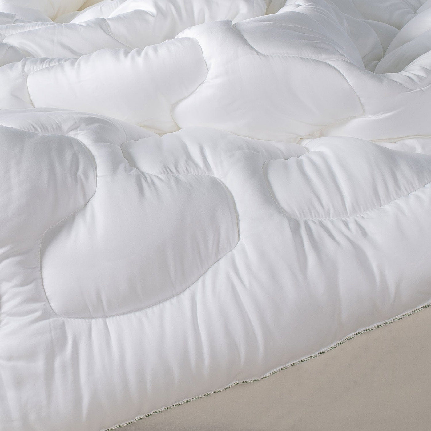 Lightweight Extreme Winter Quilt made from extracts of Natural Wood - TENCEL™ ( Certified by a Swiss laboratory)