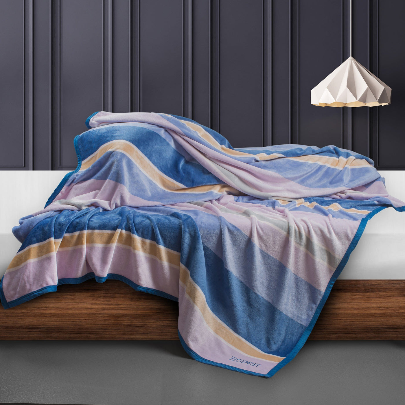 Esprit Blanket